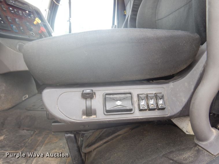 image for item MH9053 2016 Freightliner 114SD  semi truck