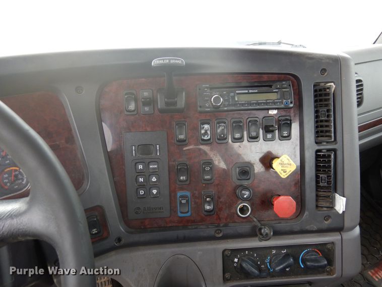 image for item MH9053 2016 Freightliner 114SD  semi truck