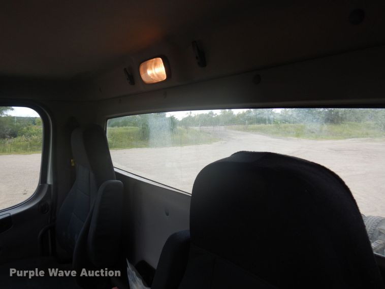 image for item MH9053 2016 Freightliner 114SD  semi truck