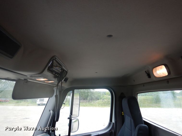 image for item MH9053 2016 Freightliner 114SD  semi truck