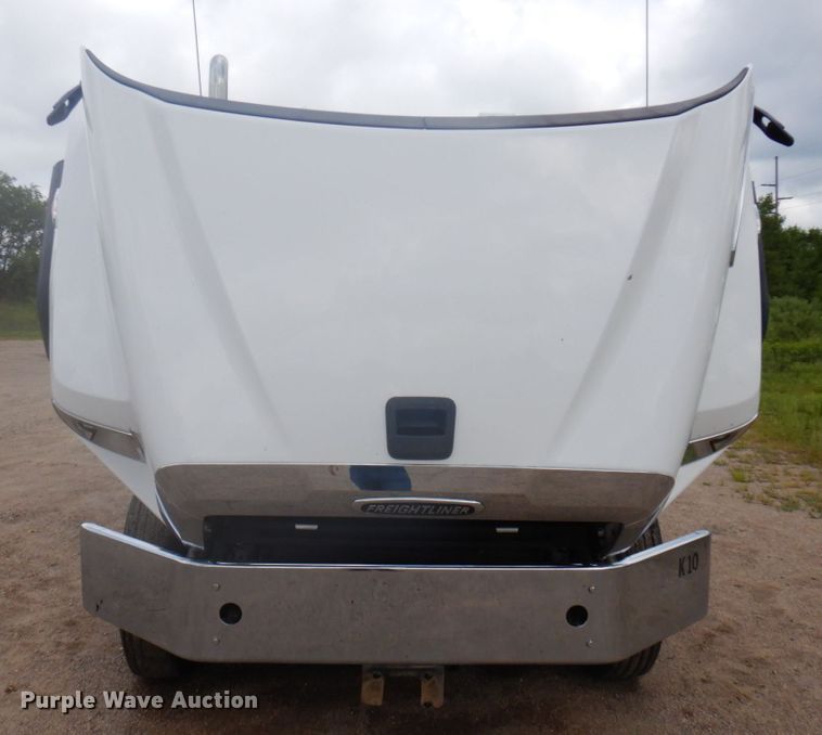 image for item MH9053 2016 Freightliner 114SD  semi truck