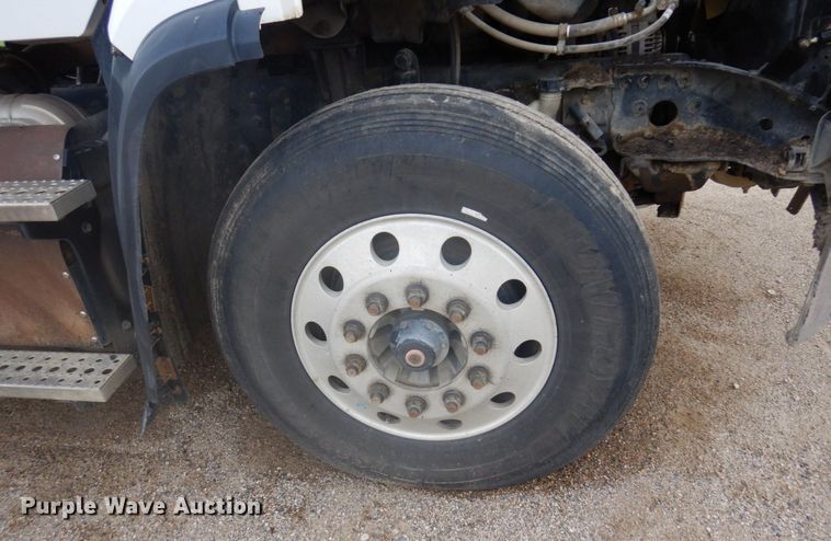 image for item MH9053 2016 Freightliner 114SD  semi truck