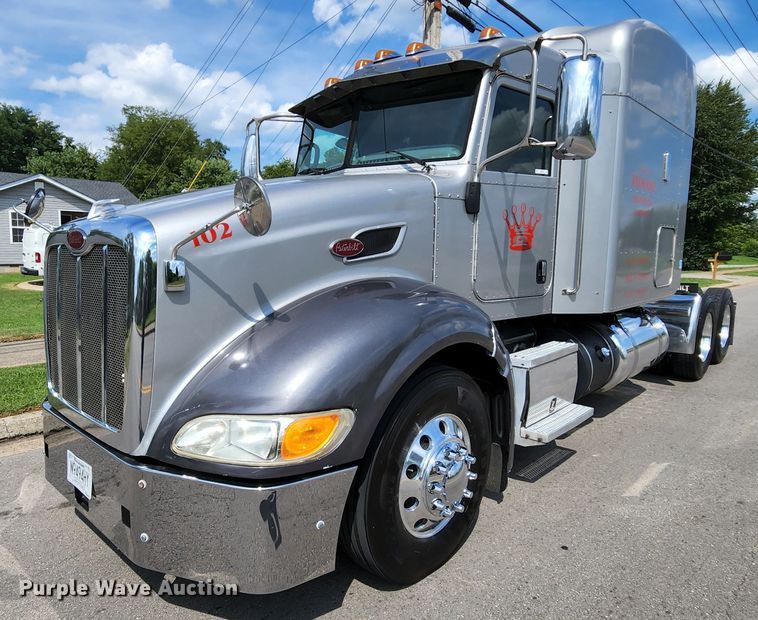 image for item MK9148 2013 Peterbilt 386  semi truck
