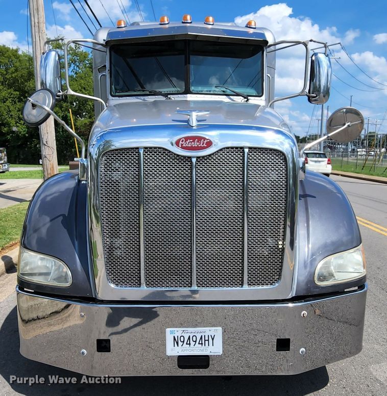 image for item MK9148 2013 Peterbilt 386  semi truck