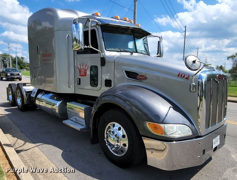 image for item MK9148 2013 Peterbilt 386  semi truck