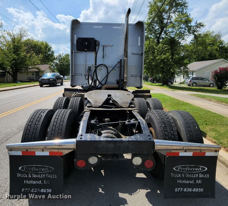 image for item MK9148 2013 Peterbilt 386  semi truck