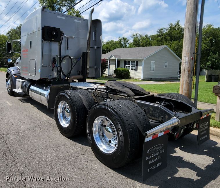 image for item MK9148 2013 Peterbilt 386  semi truck
