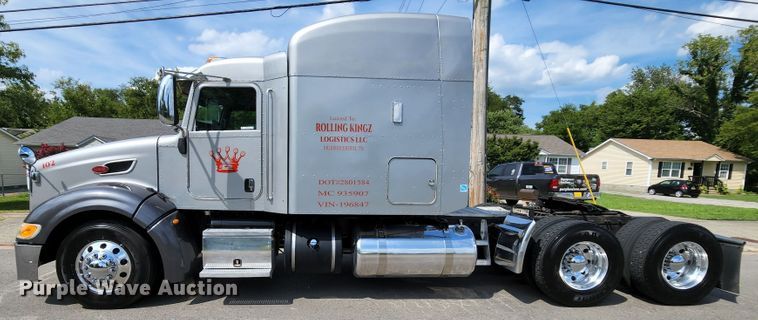 image for item MK9148 2013 Peterbilt 386  semi truck