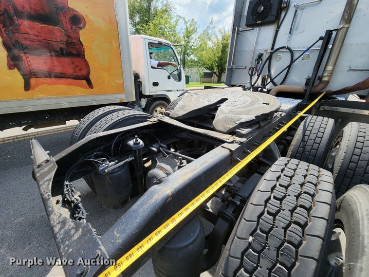 image for item MK9148 2013 Peterbilt 386  semi truck