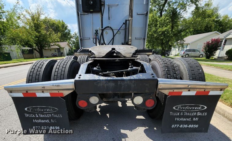 image for item MK9148 2013 Peterbilt 386  semi truck