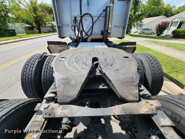 image for item MK9148 2013 Peterbilt 386  semi truck