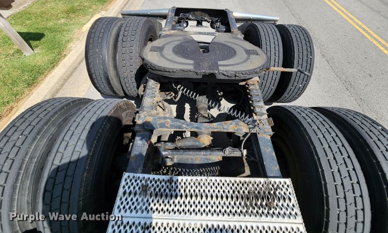 image for item MK9148 2013 Peterbilt 386  semi truck