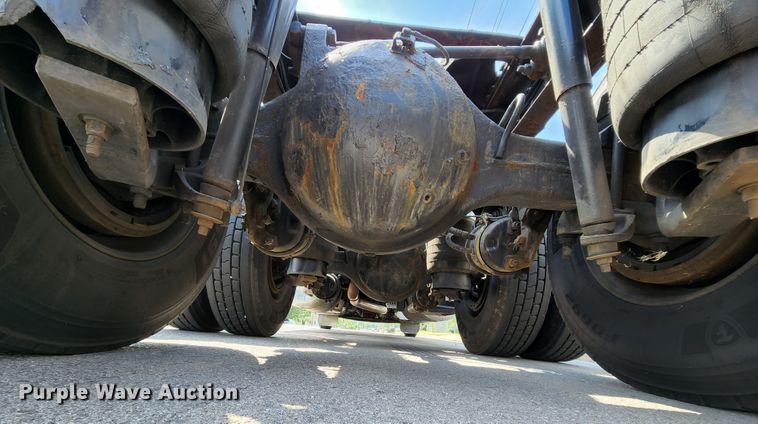 image for item MK9148 2013 Peterbilt 386  semi truck