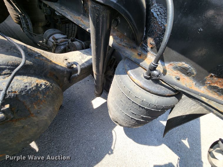 image for item MK9148 2013 Peterbilt 386  semi truck