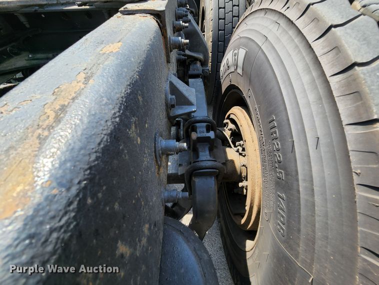 image for item MK9148 2013 Peterbilt 386  semi truck