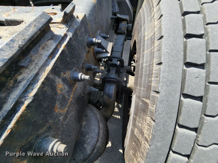 image for item MK9148 2013 Peterbilt 386  semi truck