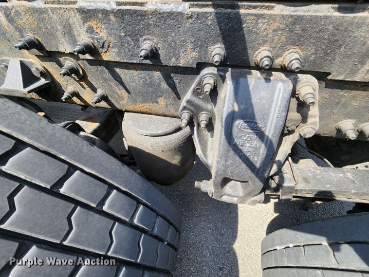 image for item MK9148 2013 Peterbilt 386  semi truck