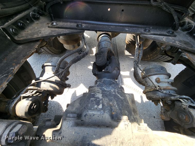 image for item MK9148 2013 Peterbilt 386  semi truck