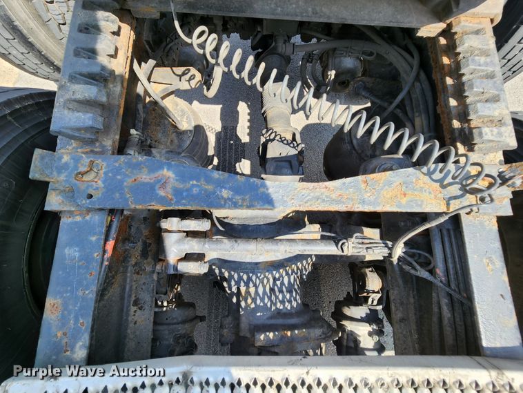 image for item MK9148 2013 Peterbilt 386  semi truck