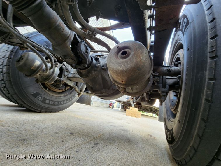 image for item MK9148 2013 Peterbilt 386  semi truck