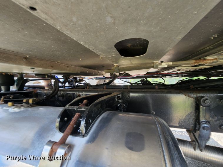 image for item MK9148 2013 Peterbilt 386  semi truck