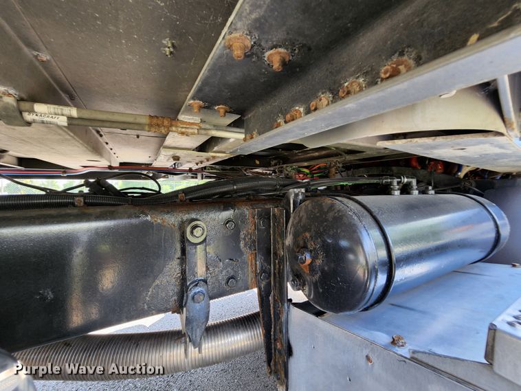 image for item MK9148 2013 Peterbilt 386  semi truck