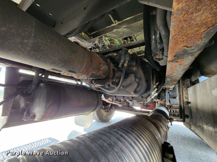 image for item MK9148 2013 Peterbilt 386  semi truck