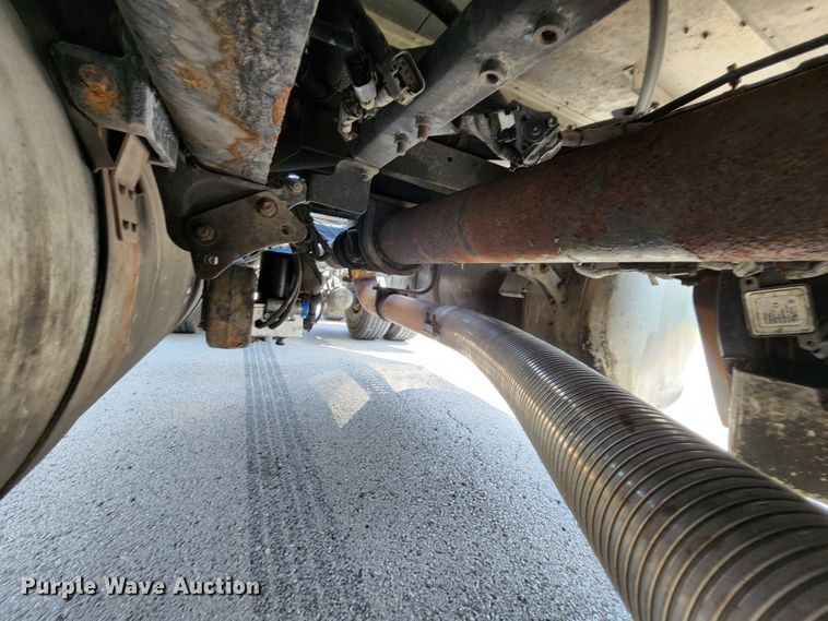 image for item MK9148 2013 Peterbilt 386  semi truck