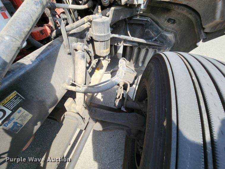 image for item MK9148 2013 Peterbilt 386  semi truck