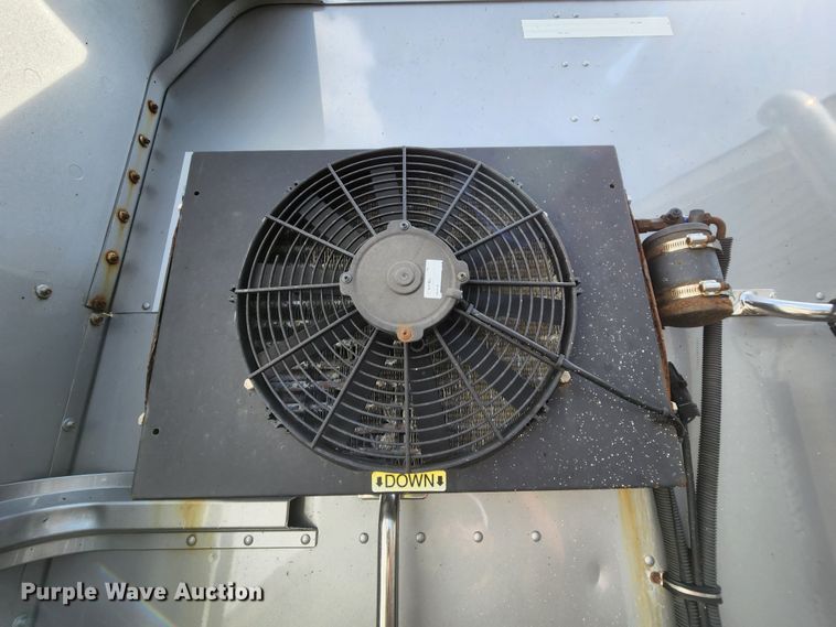 image for item MK9148 2013 Peterbilt 386  semi truck