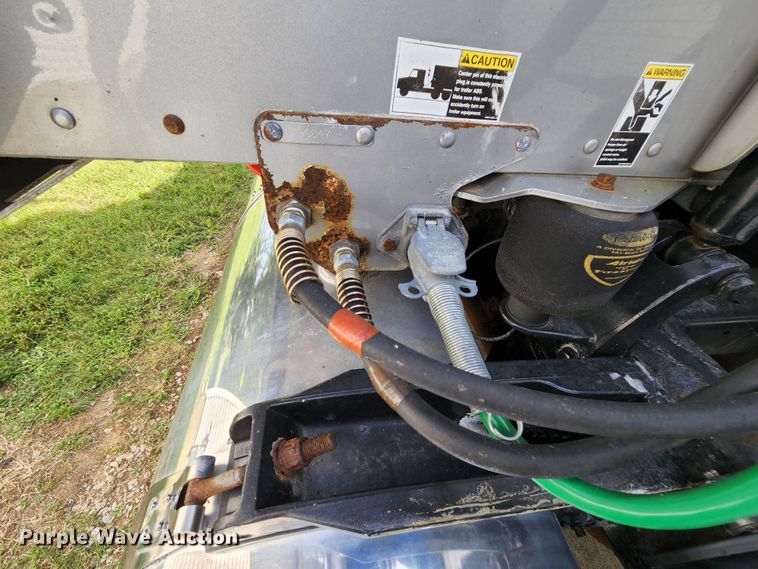 image for item MK9148 2013 Peterbilt 386  semi truck