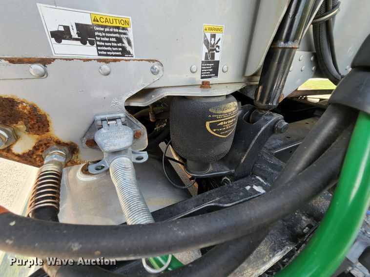 image for item MK9148 2013 Peterbilt 386  semi truck