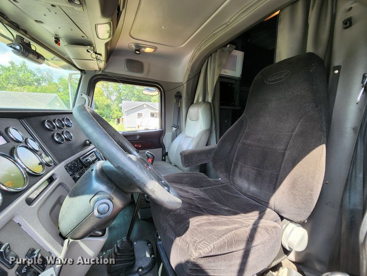 image for item MK9148 2013 Peterbilt 386  semi truck