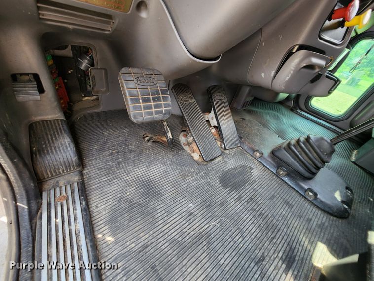 image for item MK9148 2013 Peterbilt 386  semi truck