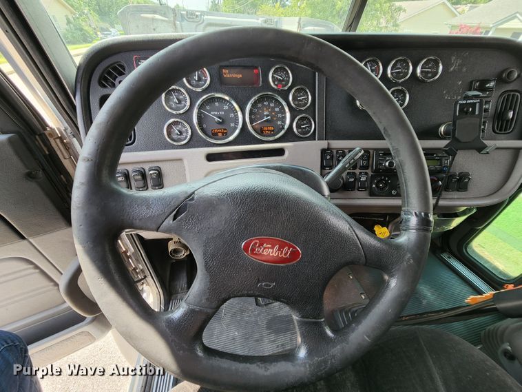 image for item MK9148 2013 Peterbilt 386  semi truck