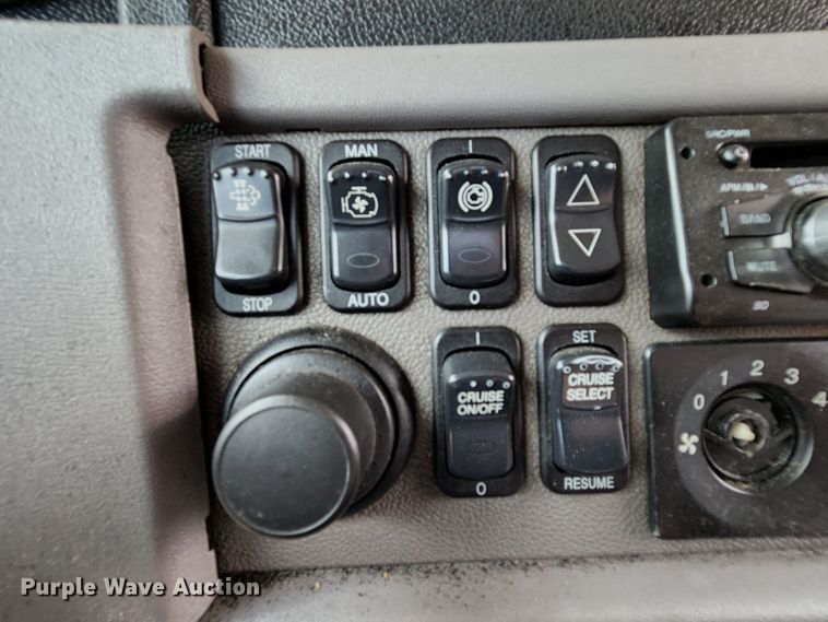 image for item MK9148 2013 Peterbilt 386  semi truck