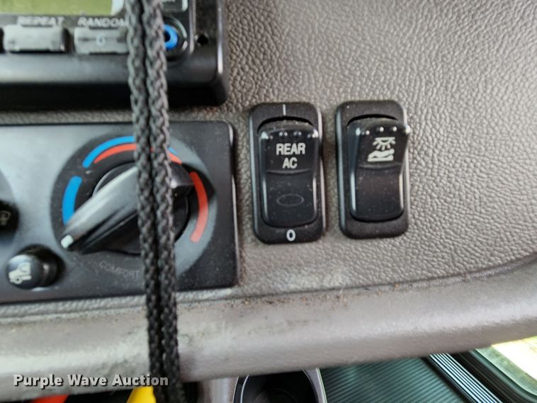 image for item MK9148 2013 Peterbilt 386  semi truck