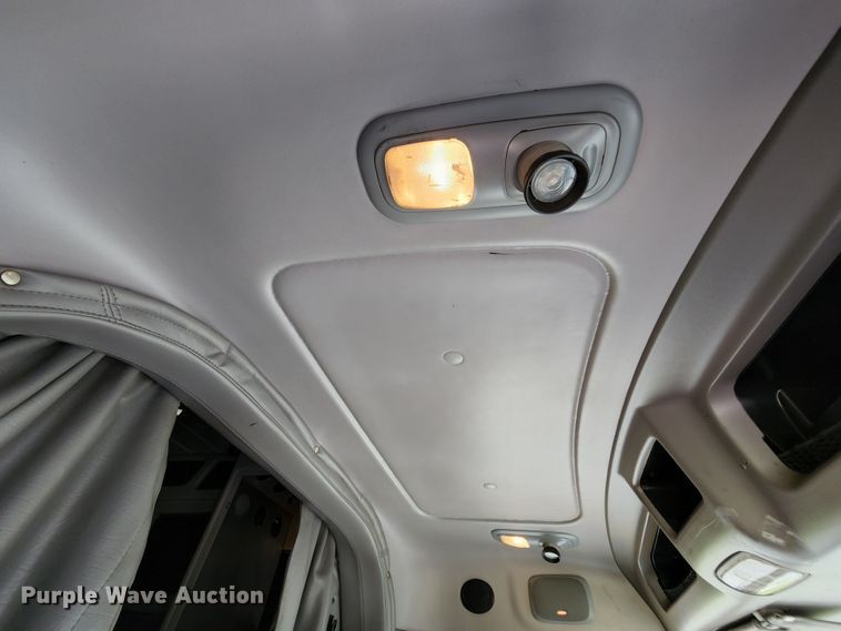 image for item MK9148 2013 Peterbilt 386  semi truck