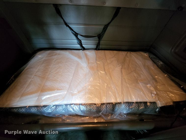 image for item MK9148 2013 Peterbilt 386  semi truck