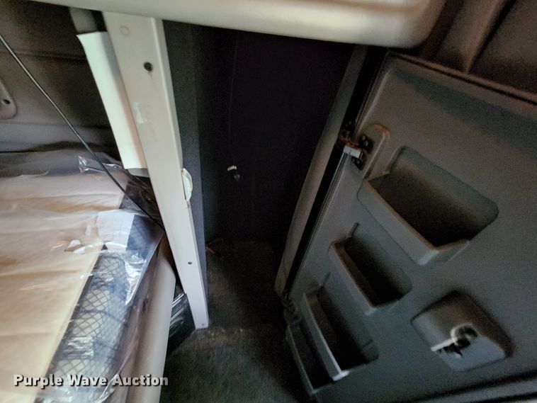 image for item MK9148 2013 Peterbilt 386  semi truck