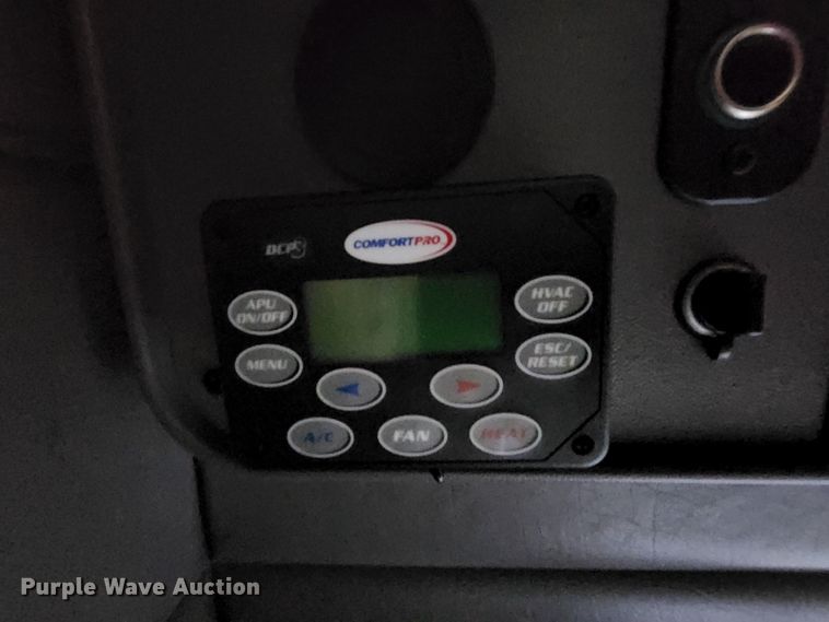 image for item MK9148 2013 Peterbilt 386  semi truck