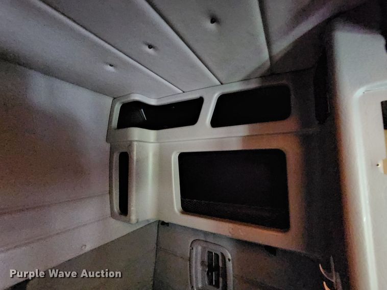 image for item MK9148 2013 Peterbilt 386  semi truck