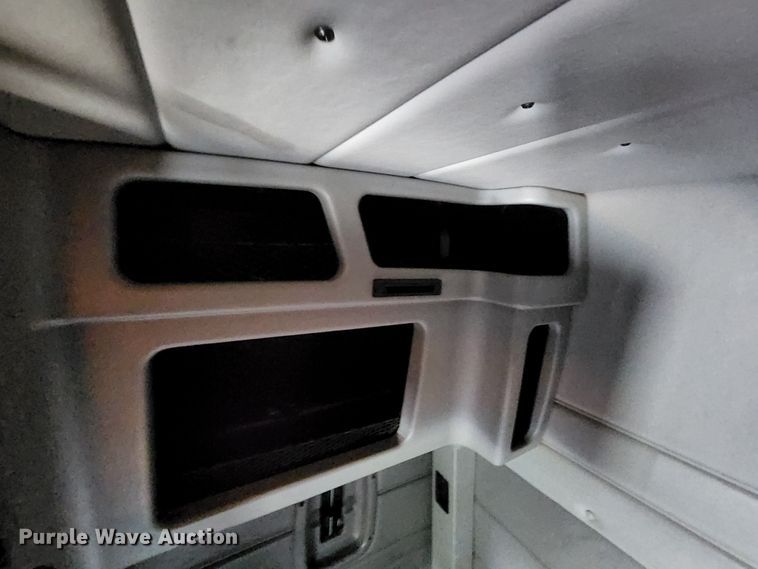 image for item MK9148 2013 Peterbilt 386  semi truck