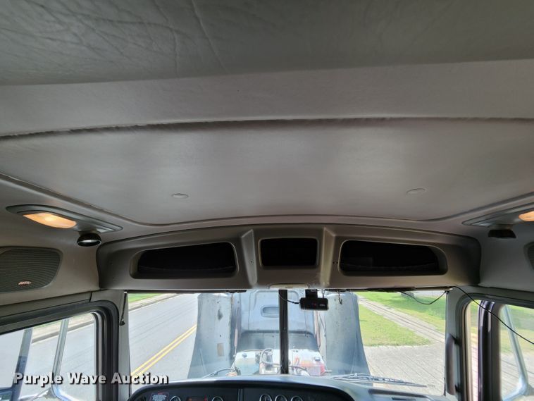 image for item MK9148 2013 Peterbilt 386  semi truck