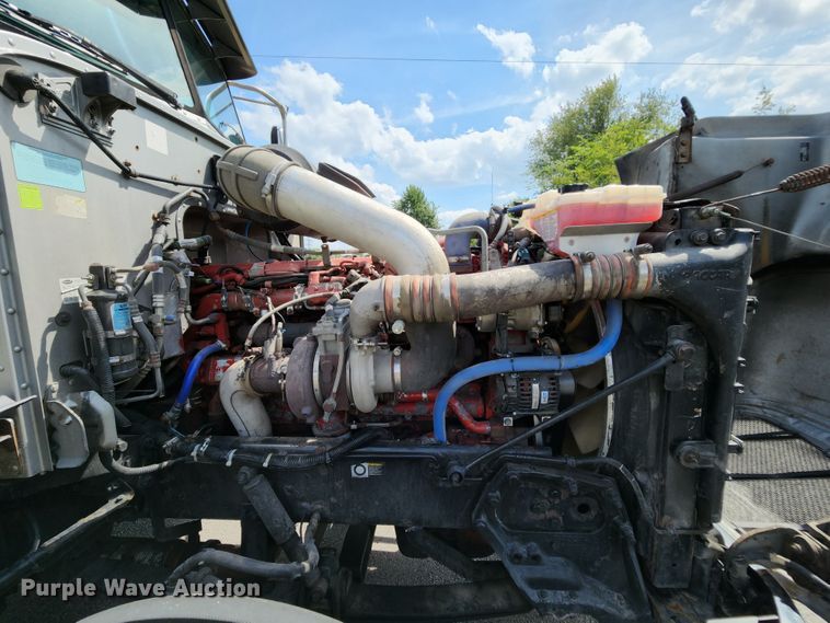 image for item MK9148 2013 Peterbilt 386  semi truck