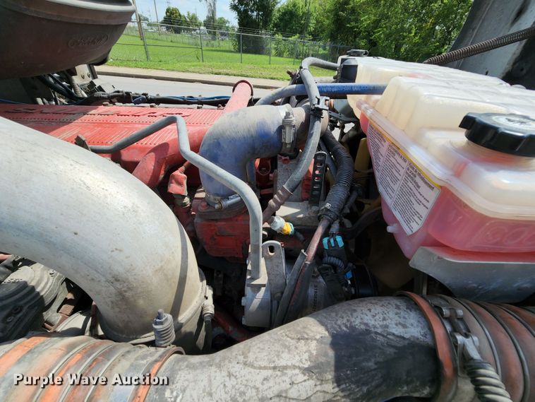 image for item MK9148 2013 Peterbilt 386  semi truck