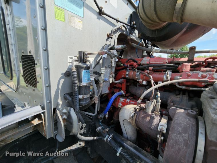 image for item MK9148 2013 Peterbilt 386  semi truck