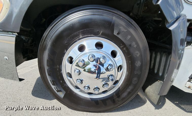 image for item MK9148 2013 Peterbilt 386  semi truck