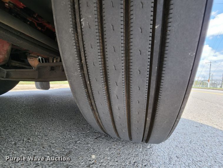 image for item MK9148 2013 Peterbilt 386  semi truck