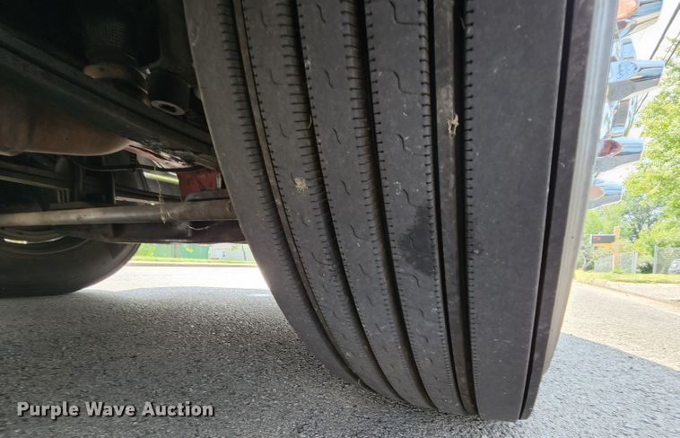 image for item MK9148 2013 Peterbilt 386  semi truck